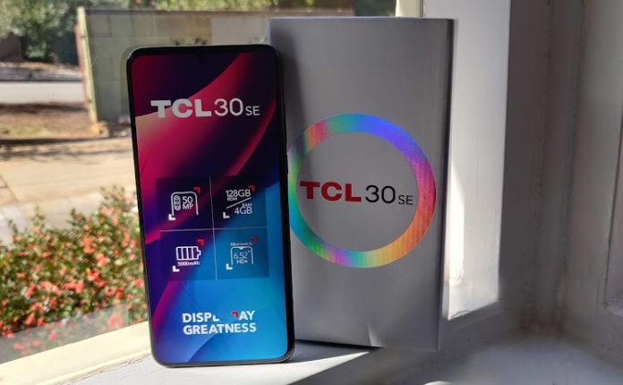 TCL 30SE handset and box